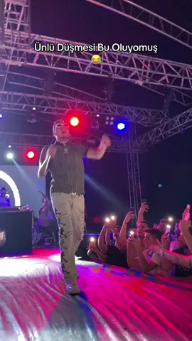 Blok3 Hızını Alamadı 😂 . . . . . . . . . . . . #blok3 #konser #sahneler #Arsuz #roysyapım #rockal #niyazi__ars 