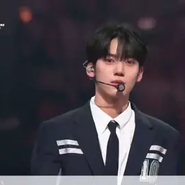 HE INTRODUCED HIMSELF AS YUJIN HAN 🥹🥹 #hanyujin #yujin #zb1 #zerobaseone #fyp 