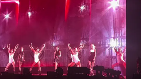 Shut down 💕#blackpinkofficial #bornpinkworldtourhanoi #blackpinkworldtourhanoiday2 #sanvandongmydinh #jisoo#jennie#rosé #lisa#blink#shutdownblackpink  