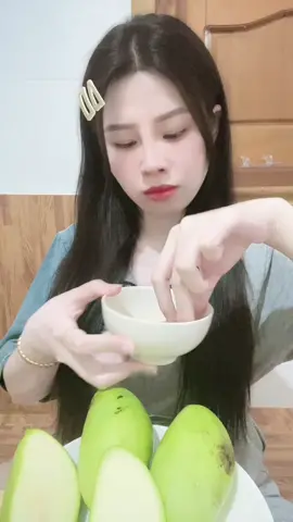 Xoài chua lè chua lét