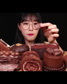Mukbang Cake dessert🍰(Yt:Haeeon Eats) #haeeon_eats #asmrsounds #cakedessert #cakebrownie #chococlatecake #koreanfood #mukbangkorea #bikinngiler #fyp #foryou #xyzbca #asmrsounds #mukbangcake 