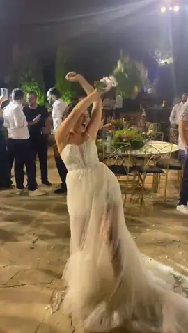 Bouquet Throw #AJamais #wedding #wedding2023 #cuffit #beyonce #bouquet #bouquettoss #flowertoss #girls #2023 #badassmoment @alexandra @Beyoncé 