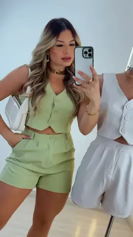 ✨Conjunto alfaiataria importado *Acabemento Perfeito*  Colete com botões Shorts com zíper  📌 Tecido importado  📐P, M G  💰190,00 💳 200,00