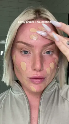 Flawless Foundation Trend🙌🏼😍 Powder before foundation! I used the @ELEMIS Pro-collagen insta smooth primer | I cant believe how smooth ot made my skin #foundationhack #baseroutine #elemispartner 