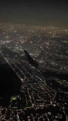 #volar #volarismexico #volaris #fly #aviacion #aviacionmundial #cdmx #mexico #checking #aviones #night 