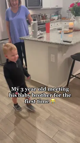 “I’m ruined for the night” 😂 #babiesoftiktok #siblingcheck #meetingforthefirsttime #fyp 