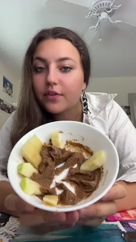Stop eating disease causing dessert, when u can make 🔥 healthy desserts that taste insanely good, if not better. All ur fav desserts can be made w/o the toxic shit and can still taste just as yummy. PERIODT! Took me getting a lifelong sickness to realize this 😤😤 so save urself before it’s too late lol #healthydesserts #healthydessert #healthydessertideas #vegandesserts #appledip 