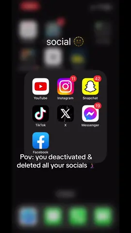 social media is toxic go ghost & focus on yourself 💯💆🏽‍♀️. #fyp #foryoupage #blackgirltiktok #trendy #blowthisup 