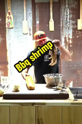 Yes the sound and lighting is bad the new set up is a work in progress!!! #bbq #shrimp #cajun #jambalaya #bbqshrimp #gatordroolhotsauce #moneydip #seafood #seafoodlover #frenchbread #garlicbread 
