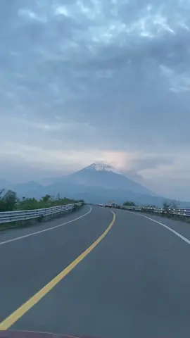 Popocatépetl viajando con bonitos paisajes … El Popocatépetl en Puebla #popocatepetl #pueblamexico  #viajesporelmundo #Tiktok #carreteras #audiooriginal 
