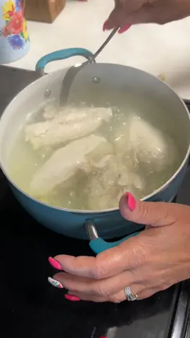 Momma makes Chicken Alfredo! #joshsmom #joshandmomma #cookingfail #chickenalfredo #dinner #cooking #easymeal #boiledchicken #fyp #trending 