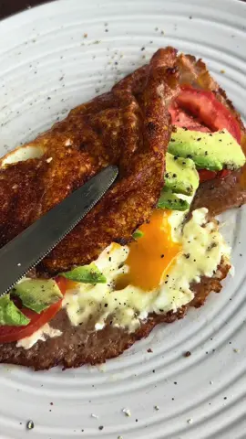 Huevo en costra de queso #saludableyrico #keto #lowcarb #breakfast #desayunosaludable #egg #huevo #costradequeso 