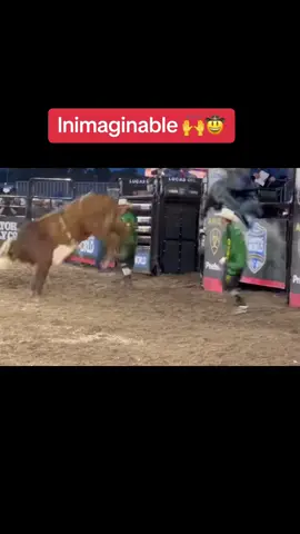 Stunning 🙌🤠🔥🔥🔥🔥 never see that before #rodeo #rodeotok #rodeotime #rodeotime #cowboys #cowboy #sportxtreme #cowboysnation #cowboystyle #professional #bull #bullrider 