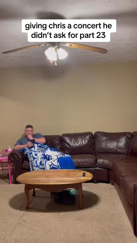 you belong with me 💔       #foryoupage #fypage #chrisandsammy #couplecomedy #marriedlife #husbandwifecomedy #reaction #taylorswift 