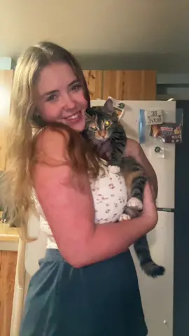 Everyone say hi to mila🩷🐱 #fyp #dance #kitten 