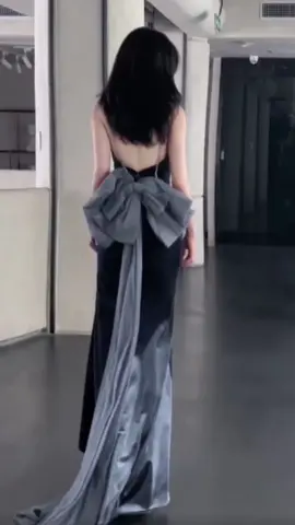 Bóng lưng của cô gái ấy🌷#giaycaogotnu #viraltiktok #phongcachthoitrang #xhtiktok2023 #fashion #tytytrungquoc 