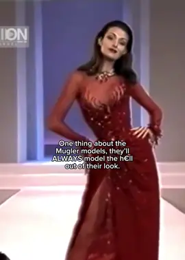 #Mugler muse #EricaVanBriel at Fall/Winter 1999 #Couture show | #ThierryMugler #fashion #fashiontiktok #fashionshow #model #iconic #90s #fyp #foryou  