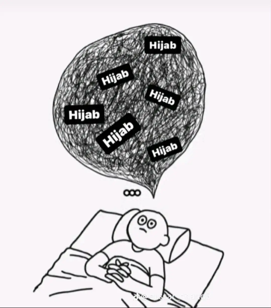 Assalamu alaykum wa rahmetullahi wa barakatuhu meine lieben Schwestern, Als ich angefangen hatte zu praktizieren vor knapp 2 Jahren, hatte ich bereits nach ein paar Monaten den Drang, den Hijab zu tragen. Ich habe mich wortwörtlich nach etwas gesehnt, was ich als Gefühl so noch nicht kannte. Ich habe angefangen mich mehr darüber zu informieren, Kopftücher zu bestellen und auch mal so rauszugehen. Ich hab sehr viel Dua gemacht, dass Allah mir das Tragen des Hijabs, eines Tages ermöglichen soll und sieh da: Ich bin eine stolze Hijabi💙. Der Hijab ist seit fast 10 Monaten ein Teil von mir und wird es auch in shaa Allah bleiben, denn durch mein Kopftuch fühle ich mich wohler denn je und bin glücklich und stolz darüber, dass ich auf diese Weise, meine wunderschöne Religion, den Islam repräsentieren darf. Ich hatte es nicht immer leicht. Meine Familie war nicht überzeugt davon, dass ich ein Kopftuch tragen möchte. Sie haben versucht, mir diesen Gedanken auszureden aber es nicht geschafft, denn ich weiss, für wen ich es trage. Dann habe ich angefangen mein Kopftuch am 24.10.22 zu tragen und habe viele dumme Sprüche abbekommen, sei es von meiner Familie oder mit der Zeit manchmal auch von Fremden (eher selten!). Hat mich das alles gehindert mein Kopftuch weiterhin mit Stolz zu tragen? Nein! Es wird Zeiten geben, wo dein Iman schwach sein wird; du dich ohne Kopftuch als 