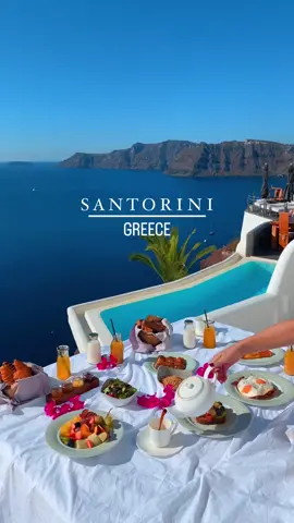 Imagine spending your vacations here! #santorini #greece 