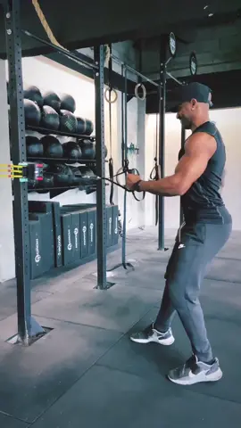 Warm-up🔥Work hard💪Recover✅Repeat🔄 #HandyGym is a great investment to use in any part of your training, no matter the level, the possibilities are endless. Check 🥋 @prof.brunodark performing this amazing routine. . #highperformance #strengthtraining #strengthcoach #strengthandconditioning #athletictraining #physicaltherapy #physiotherapy #kinesiologia #jiujitsu #personaltrainer