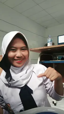 kelas nya berisik bener sampe ga kdenger ni sound