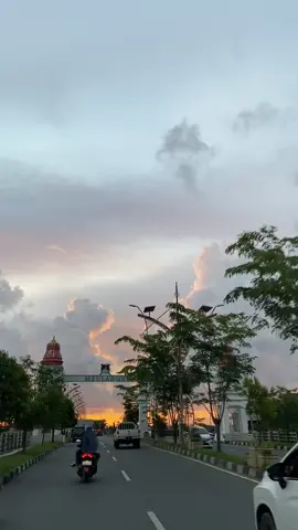 meulaboh emg indah, tp jangan jatuhcinta disini. katanya :)