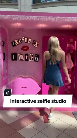 Visit the Selfie Studio an interactive art installation at May Fair mall for a limited time 📸 #milwaukee #wisconsin #discovermilwaukee #midwest #thingstodoinmilwaukee #wauwatosa 
