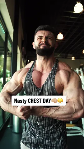 Grow your chest⚒️🔥 #fyp #bodybuilding #foryou #gymtips #GymTok #chestworkout #chestday 