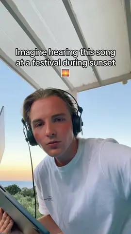 This song is such a vibe!!😵‍💫 #housemusic #musicproduction #boilerrooom #fredagain 