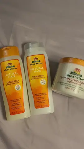 مجموعة روز بيري بزبدة الشيا عباره عن شامبو و بلسم و ليف إن يرمم الشعر و يرطبه و الكمية راهيه، من افضل المنتجات🤩. #CapCut #foryou #fyp #fypシ #روز_بيري #explore #اكسبلور #مالي_خلق_احط_هاشتاقات #ترند #funnyvideos #كيرلي #شعر_كثيف_صحي_ناعم #viral 