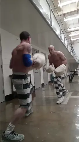 He got caught on the chin at the end of this one. And missed the counter!  #boxing #mma #UFC #kickboxing #Fitness #muaythai #boxingtraining #fight #training #bjj #gym #boxeo #martialarts #workout #boxinglife #fighter #motivation #wrestling #sport #jiujitsu #karate #boxer #boxingworkout #sports #champion #knockout #fitnessmotivation #fighting #miketyson #boxe 