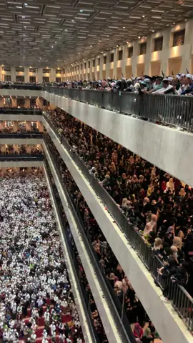 kalau bukan karena cinta lantas apa yang membuat kita ada disini🥺❤️  #fyp #habibumarbinhafidz #habibumarindonesia #masjidistiqlal #majlisrosululloh #mr #rihlahhabibumarindonesia2023 