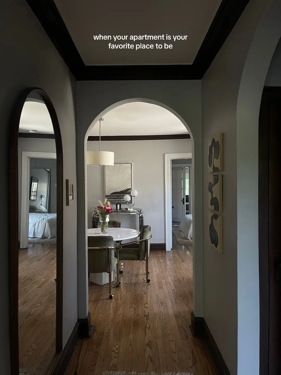 Home body for a reason #apartmenttour #apartmentinspo #interiorinspo #homedecor #apartmentdecor 