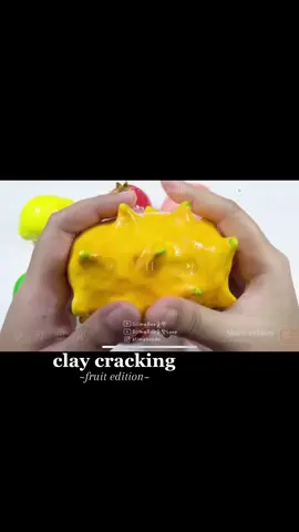 clay cracking ~fruit~ #claycracking #satisfying #asmr #fyp #foryou #clayyycrackinggg 