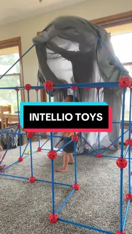 We love building forts over here! #stemtoysforkids #stemtoys #intelliotoys #minnesotasahm #minnesotamom #stayathomemom #momoffourkids #momofmultiples #parenting 