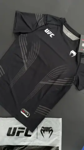 UFC X VENUM AUTHENTIC FIGHT NIGHT MEN”S WALKOUT JERSEY-BLACK 🔥 POLO NEGRO UFC X VENUM ⚫️ Talla disponible : S  Envios a todo el Perú🇵🇪 Producto 100% original 🇺🇸 . . #Routedstore #UFC #venum #venumperu #mma #mmatshirt #polos #original #shopnow #foryou #trend #originalperu #ropamma #allmma #zarate #polosoriginales #mmaperu #Routedshop 