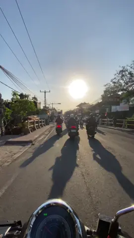 Gue liat yang indah banget tapi sudah jam sore.. 👏 #scoopy #fpyシ #kerenbanget #jalan #bali #iphone11 #kamerawide #sore #indonesia #2023 