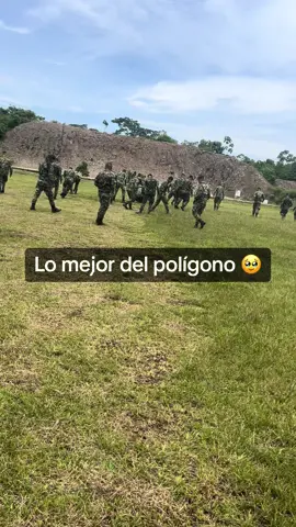 Confirmen los que odian esta parte jaja 🥹#flypシ #fyp #parati #CapCut #viral #ejercol #militarcolombiano🇨🇴💂🏻‍♂ #militarytiktok #suboficial #viraltiktok #ejercito 