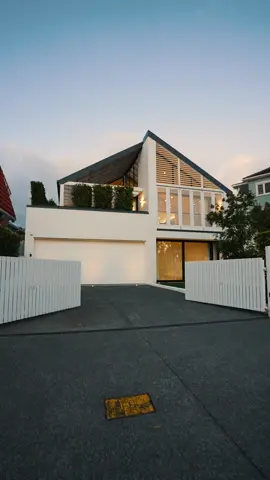 New contemporary Herne Bay home — now selling.  #luxuryrealestate #auckland #newzealand 