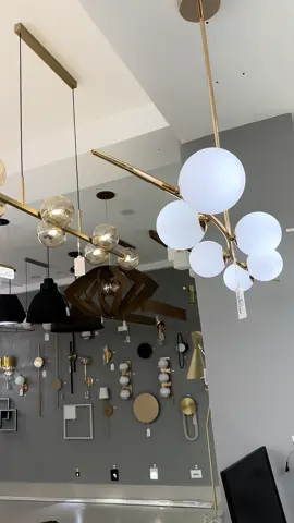 Pendente Louise Com Vidro Leitoso H6xg9 6 Lâmpadas. O Pendente de Teto Louise 6xG9 Gold é uma luminária sofisticada e elegante que complementa qualquer ambiente. Feito com metal e vidro, este pendente tem uma cor dourada que dá um toque luxuoso a qualquer espaço. A marca Hevvy oferece uma garantia de 1 ano para esse produto. #lustres #decoração #saladeestar #mesadejantar #facavocemesmo 