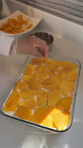 حلو  طبقات المانغا 🥭🥭🥭 كتيييير طيب ومنعش ورح تحبوّا🔥🔥🔥 . .المقادير: ٣ مانغا كبار مقطعين شرحات علبة cream chesse (180g) نص علبة حليب مكثف مكرمل من @nestledessertsarabia  ٢ كوب كريمة خفق (٥٠٠مل) انا ستخدمت @puckarabia  ١ ظرف كريم كراميل فانيلا . . قنينة عصير مانغا كبيرة ٣ علب دايجستف صغار ومنعمل الطبقات متل الفيديو🔥 . . . . #tiktokcookbook #اطبخ_على_تيك_توك #summerrecipes #summervibes #whattoeat #LearnOnTikTok 