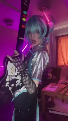 Never felt so cool #scene #miku #mikucosplay #mikuo #mikuocosplay 