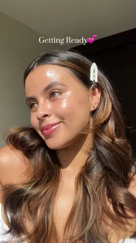 This feeling 💖🥰 Products:  Even Better All-Over Concealer- Vainilla Charlotte Tilbury Hollywood Flawless Filter-3 Fair Milk Makeup Cream Bronzer Stick- Baked  Rare Beauty Soft Pinch Liquid Blush- Believe  Laura Mercier Loose Setting Powder  Dior Rosy Glow 015 Cherry  KVD Full Sleeve Long + Defined Tubing Mascara Lip Cheat Lip Liner - Pillow Talk Collection Dior Lip Glow Oil-Mahogany          MILK MAKEUP Hydro Grip Setting                      #makeuptutorial #bemakeuptutorialettingready #cleangirlaesthetic #grwm #grwmmakeup 