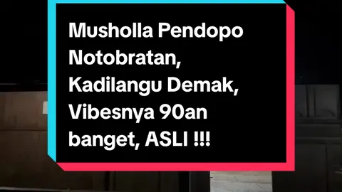 Di 2023 masih ada Musholla yang bangunannya asli dari dulu, Dindingnya kayu, Lantainya kayu, model panggung. Vibesnya 90an banget deh. Sholat Jamaah disini serasa masuk lorong waktu ke era zaman masih kecil dulu.
