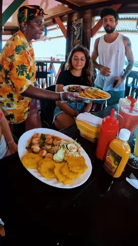 Panamanian🇵🇦 gastronomy is as diverse as its people, and every dish tells a story. 🤩 From savory camarones to crispy patacones, the aromas and spices of the national cuisine will transport you to the heart of the country's rich culture. Are you ready to tantalize your taste buds with the diverse flavors of Panama's culinary scene? 🍽️ #visitpanama #panama #panamapty #panamaviral #pty507 #507 #quexopa #panamanians #panamenos #pty #travel #fyp #foryou #parati #panamacuisine #panamafood #food #cuisine #caribbeanfood #afrocaribbeanfood #afrocaribbean #gastronomy