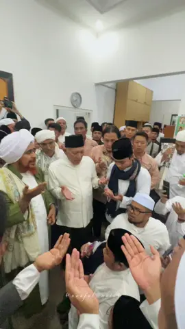 Habib Umar Bin Hafidz Ndalem Tebuireng#habibumarbinhafidz #tebuireng #gusivan #arbictiktok #arabicsong #foryou #fypシ 