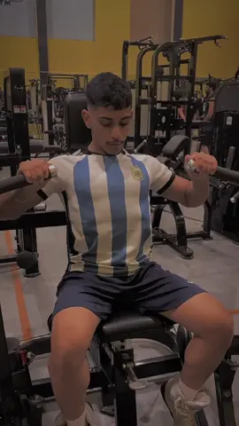 Pumping iron !  #gym #flexgym #الشعب_الصيني_ماله_حل😂😂 #اكسبلور #اكسبل #gymrat #cbum #chest #bahrain #CapCut #triceps #صيعونكا  #البحرين #trend 