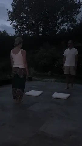 Deine Yogalehrer Ausbildung bei der Yogaschule Ayurvedayoga Zertifizierte Ausbildungen  Spaß beim Lernen  Das gelernte in den Alltag umsetzten. Wir begleiten dich! Nächste Ausbildung mit Szilvia & Gerald in Bad Fischau  Beginn 4.11.2023 Weitere Ausbildungen in Oberösterreich, Niederösterreich und Steiermark findest du auf unserer Homepage  www.ayurvedayoga.at