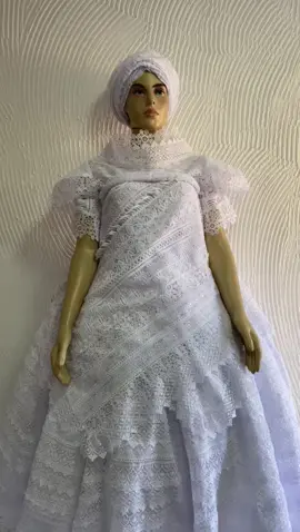 conjunto completo em acabamento de guipir Saía  Camisu  Bata  Pano de cabeça  Pano da Costa  Forro branco Entre em contato +55 21 98732-1228 #umbanda #candomblé #roupasdesanto #oxala 