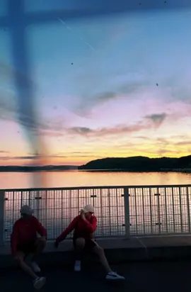 🩵🤍🩷🩶💗❤️#CapCut #sunset #bridge #liar #meandme #sunsetlover 